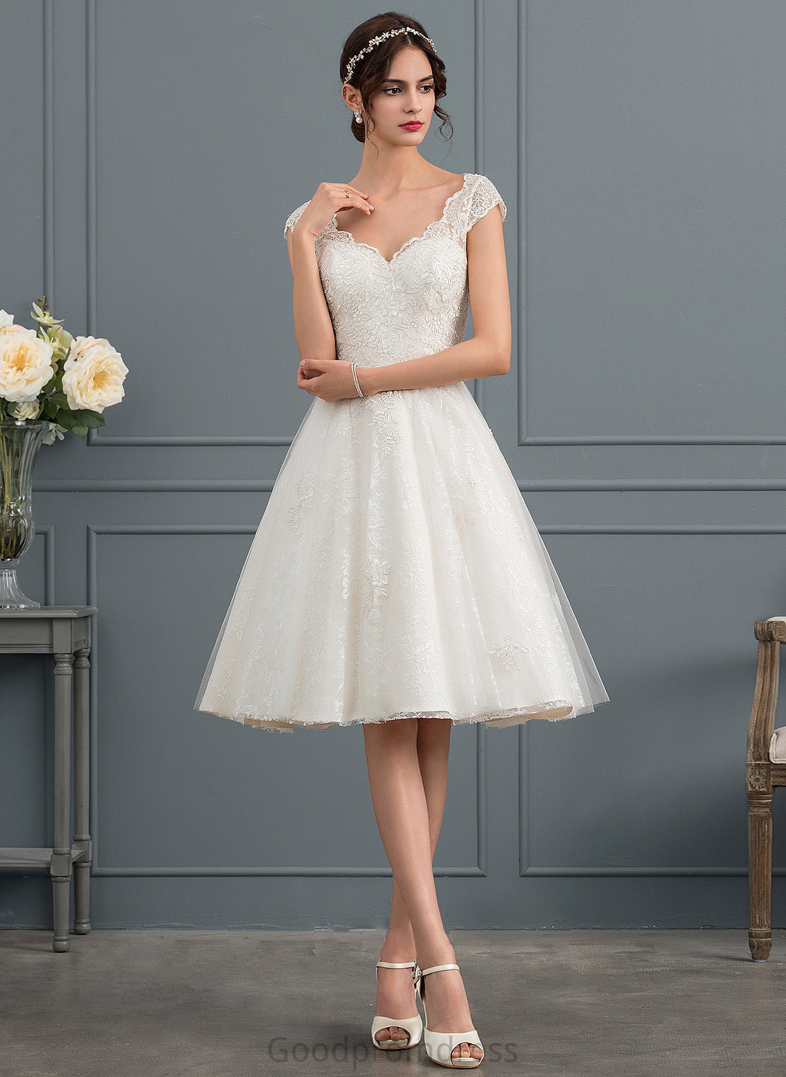 Knee-Length Lace Wedding Wedding Dresses V-neck Dress Tulle Marisa A-Line