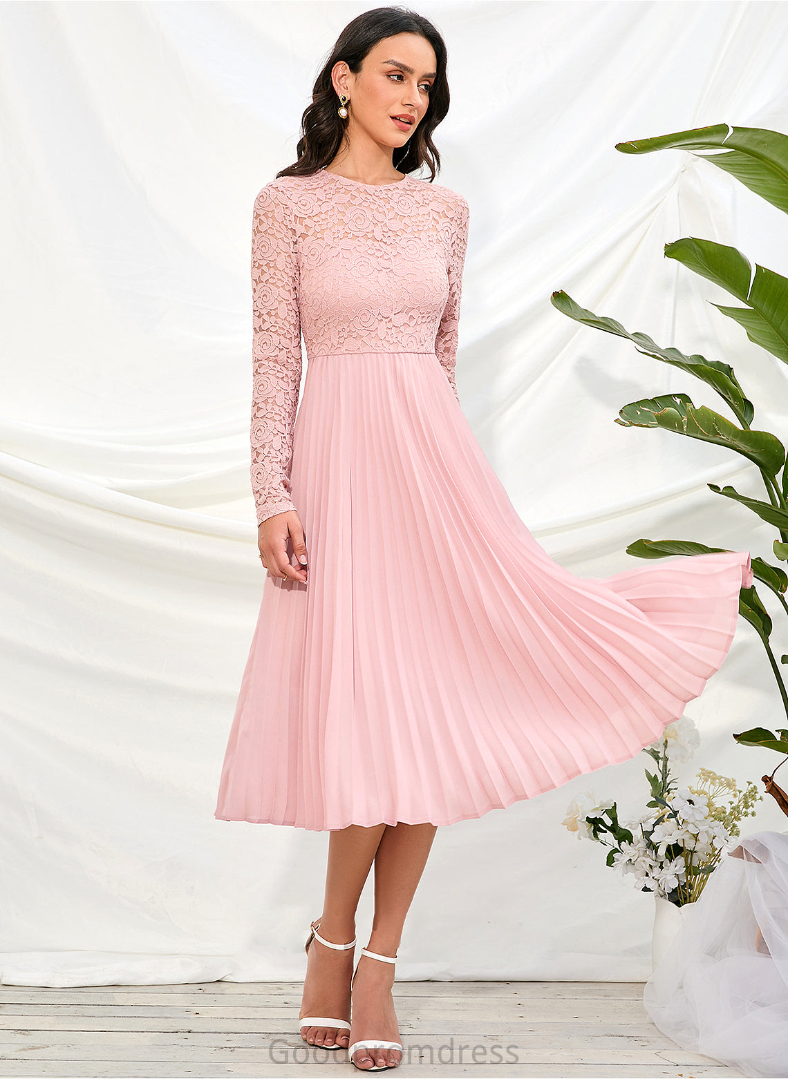Knee-Length Length Straps Sleeve A-Line Fabric Sleeves Silhouette Lace Brynn Sleeveless Halter Bridesmaid Dresses